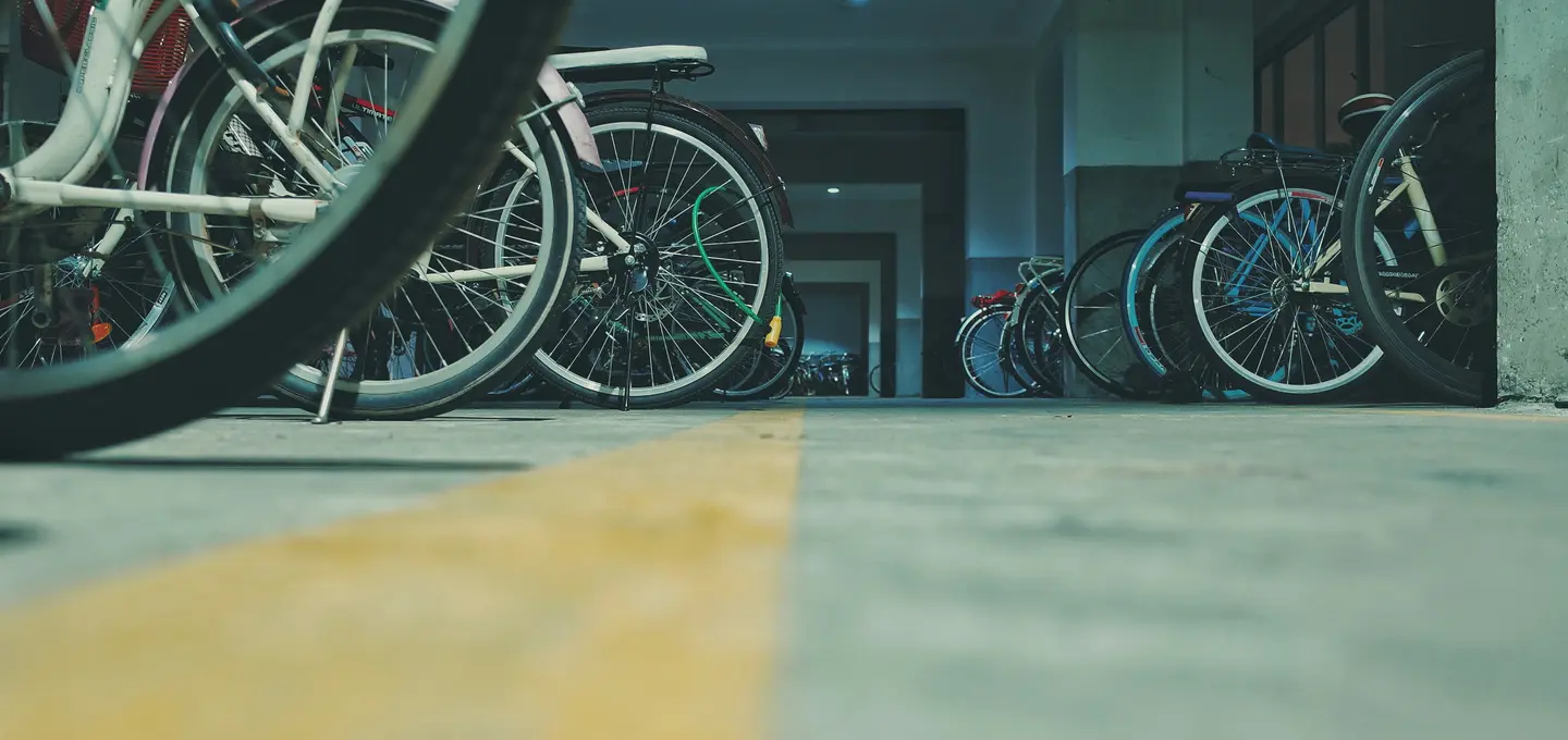 Ranger un vélo : prolonger sa durée de vie grâce à un stockage adapté