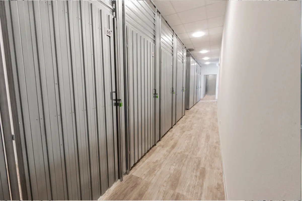 Storage room Storebox Leer