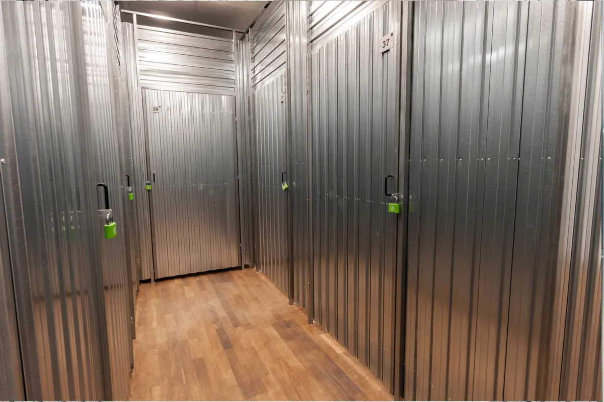 Storage room Storebox Leer