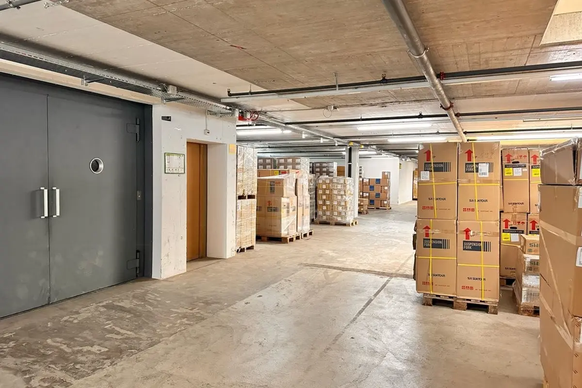 Storage room Ihr neuer Standort!