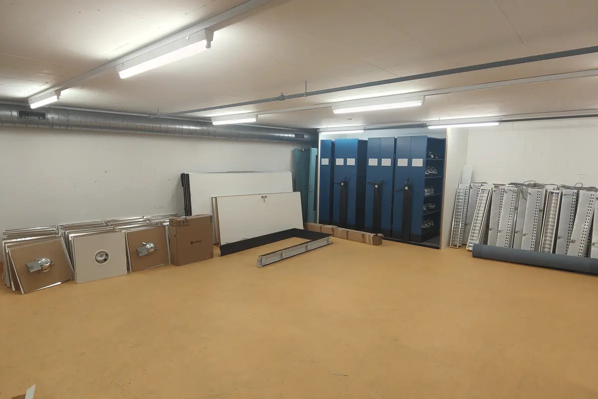 Storage room 85.8m2 Lagerraum Schaffhausen - Stauffacherstrasse 36