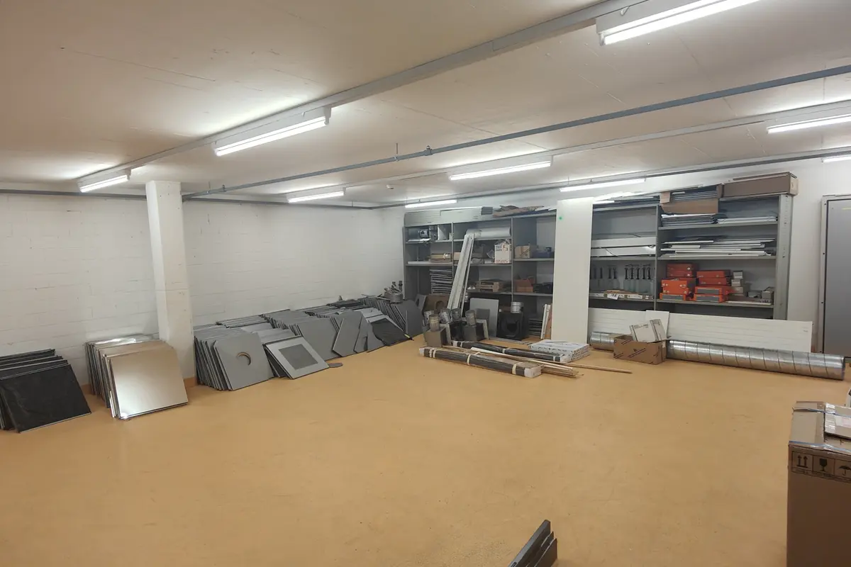 Storage room 85.8m2 Lagerraum Schaffhausen - Stauffacherstrasse 36