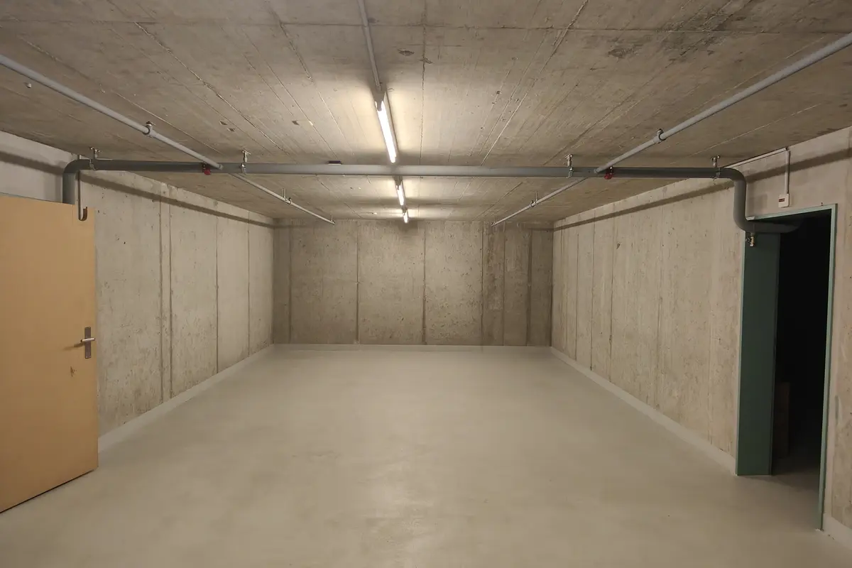 Storage room 104m2 Lagerraum Schaffhausen - Stauffacherstrasse 36