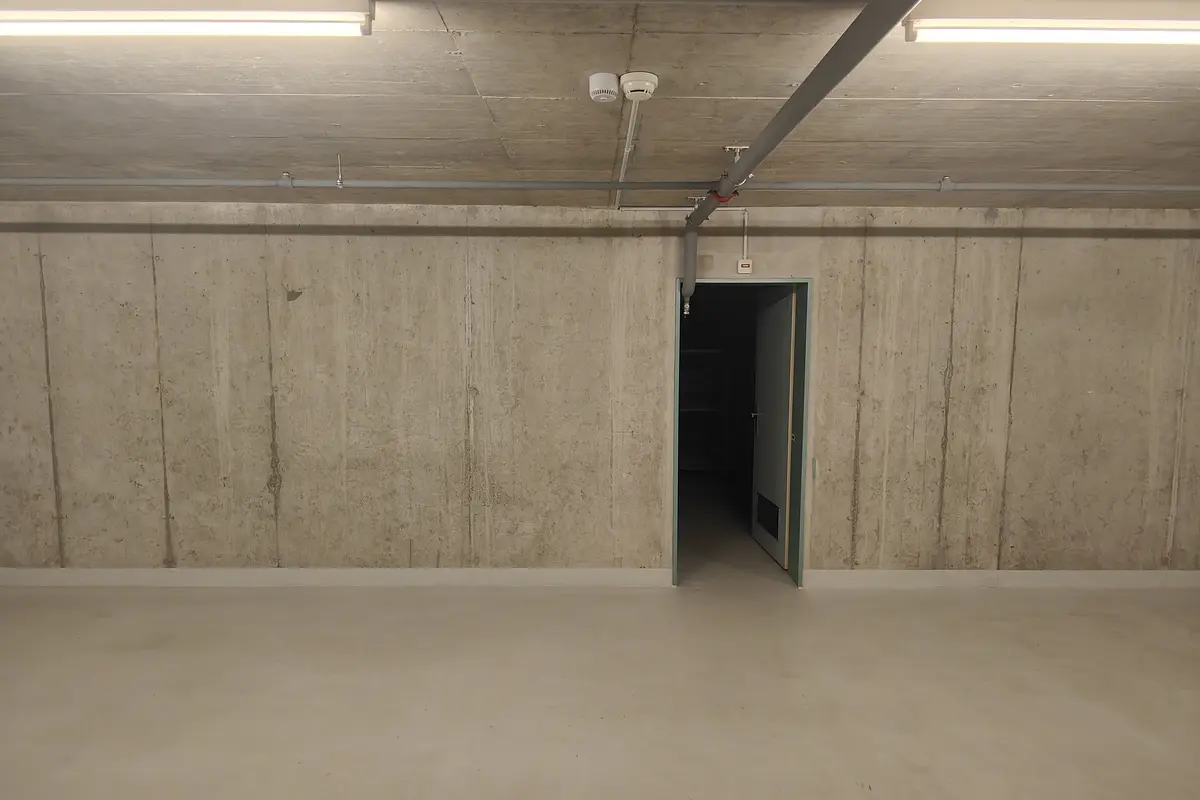 Storage room 104m2 Lagerraum Schaffhausen - Stauffacherstrasse 36