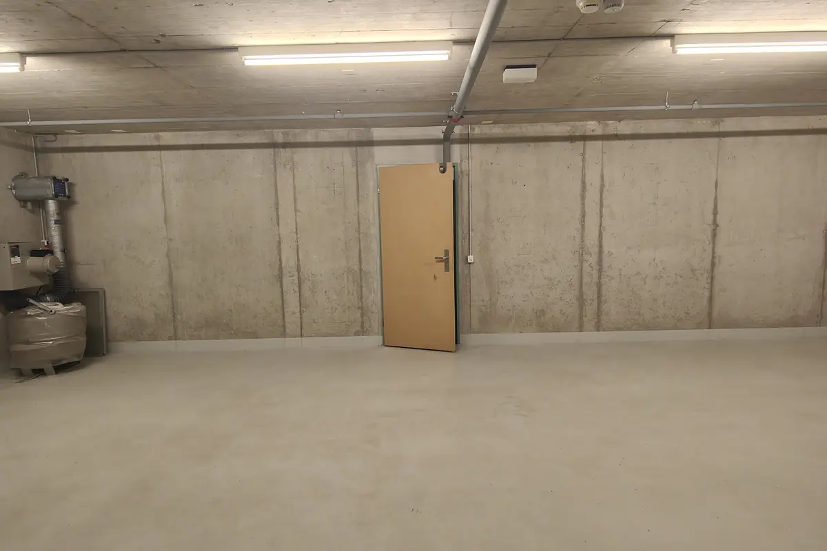Storage room 104m2 Lagerraum Schaffhausen - Stauffacherstrasse 36