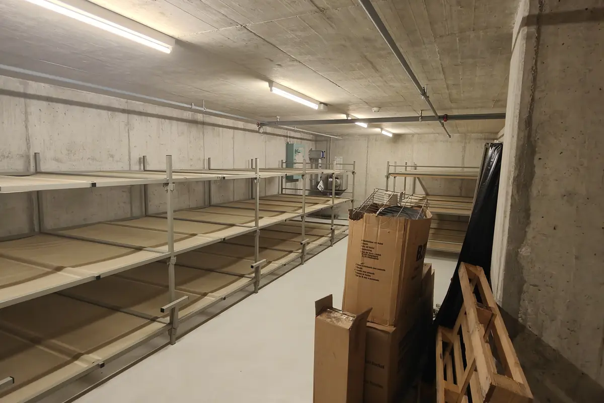 Storage room 104m2 Lagerraum Schaffhausen - Stauffacherstrasse 36