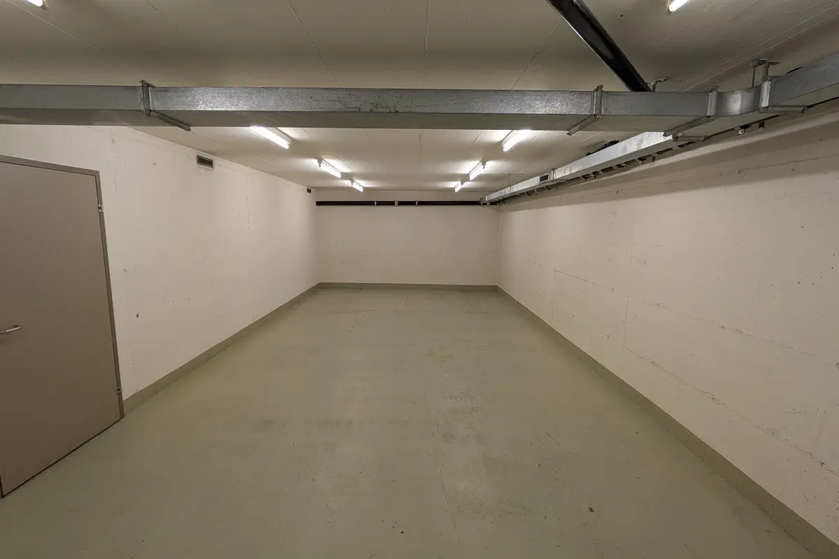 Storage room 46.0m2 Lagerraum Schlieren - Uitikonerstrasse 2/4 (VERFÜGBAR AB MITTE MÄRZ)