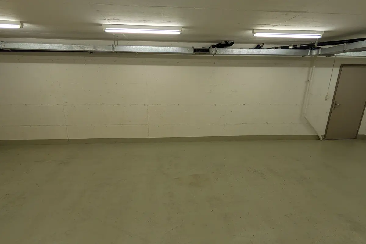 Storage room 46.0m2 Lagerraum Schlieren - Uitikonerstrasse 2/4 (VERFÜGBAR AB MITTE MÄRZ)