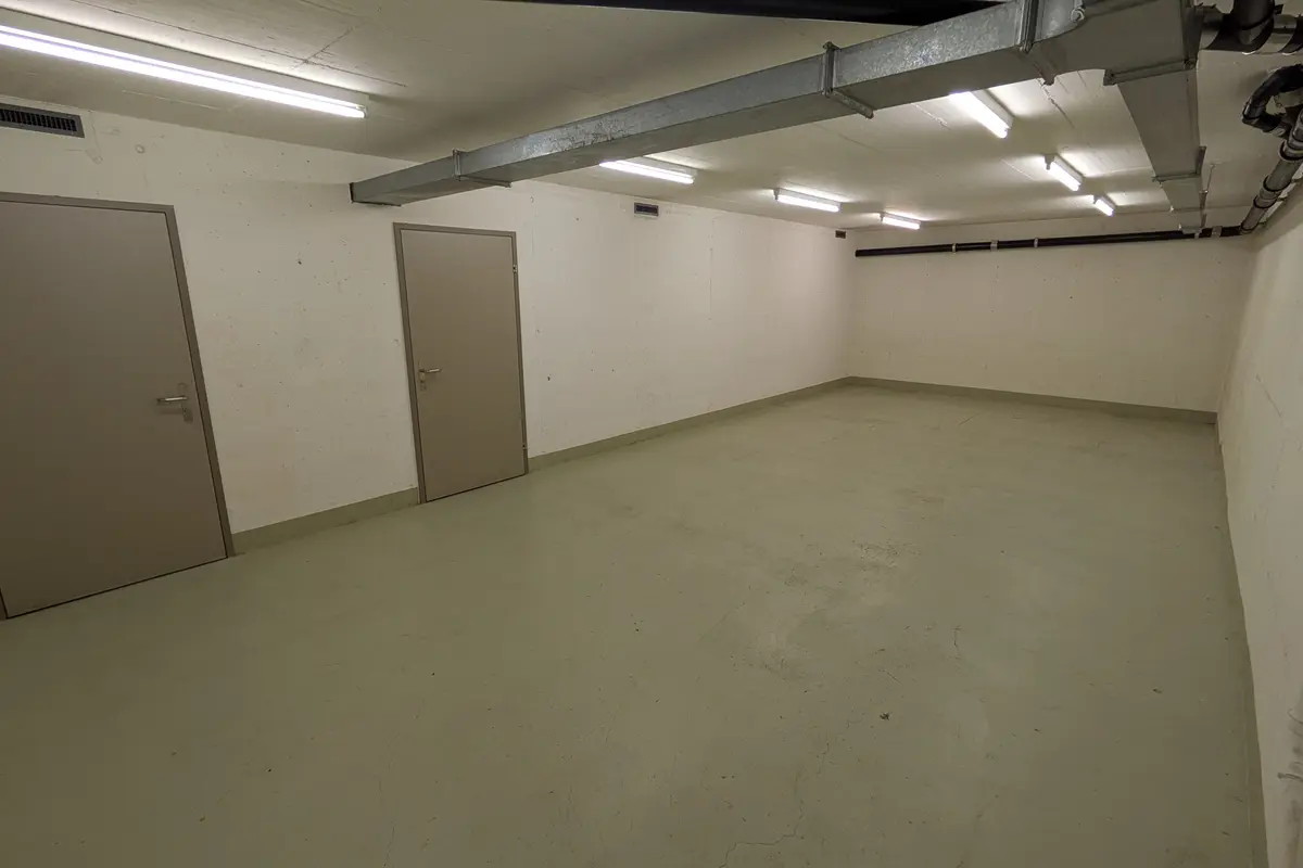 Storage room 46.0m2 Lagerraum Schlieren - Uitikonerstrasse 2/4 (VERFÜGBAR AB MITTE MÄRZ)