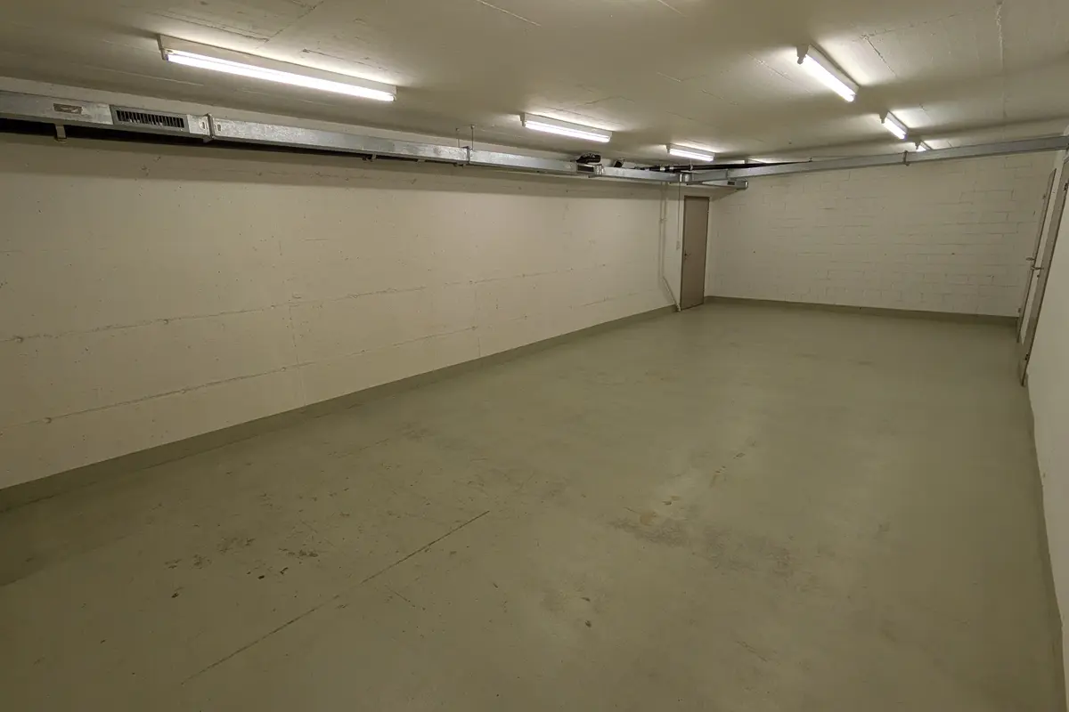 Storage room 46.0m2 Lagerraum Schlieren - Uitikonerstrasse 2/4 (VERFÜGBAR AB MITTE MÄRZ)