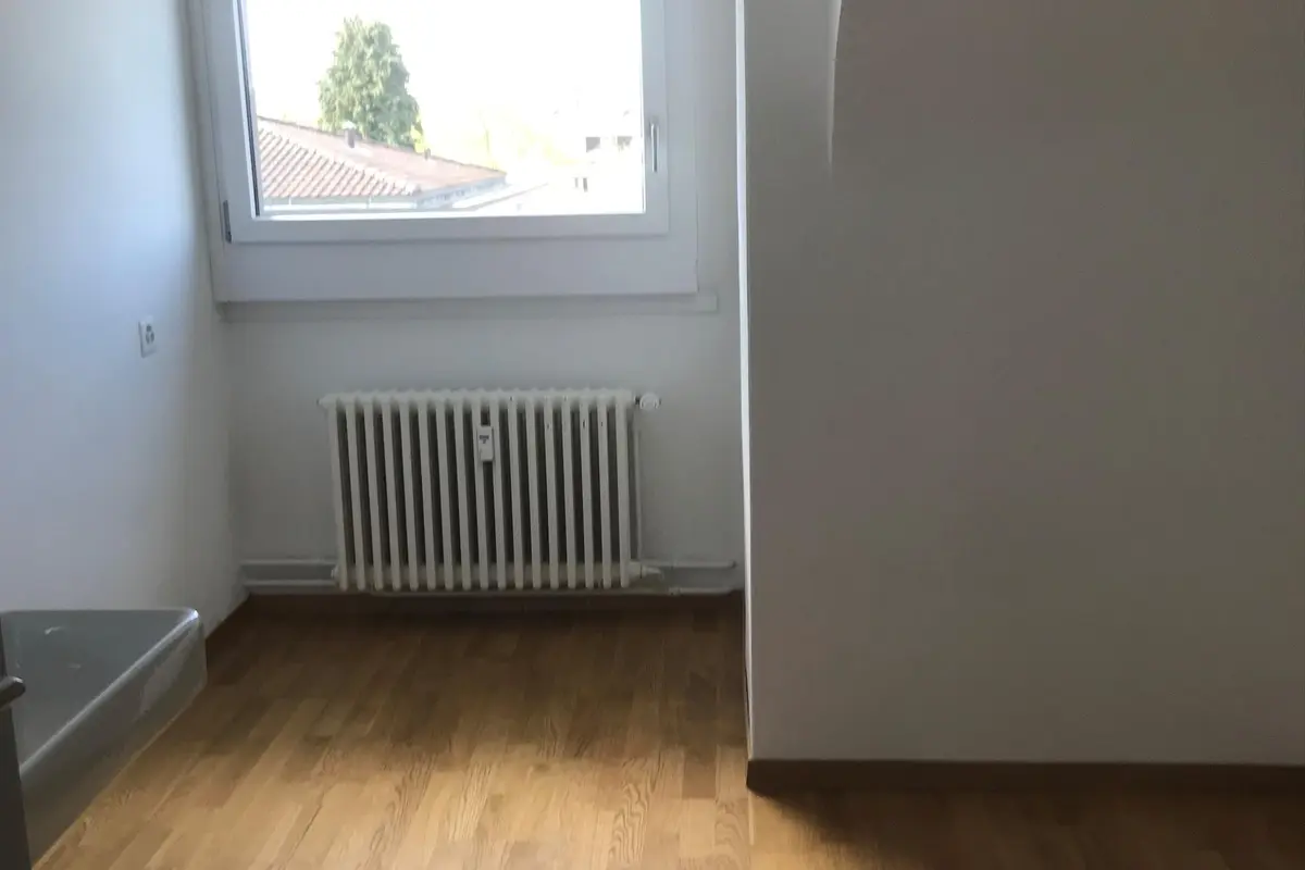 Garde-meuble Bastelraum mit Lavabo