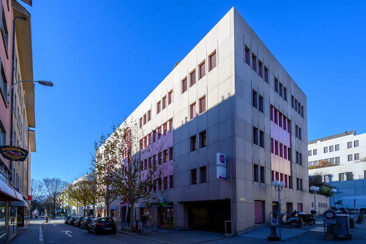 Garde-meuble Dépôt de 152 m2 à louer proche de la gare