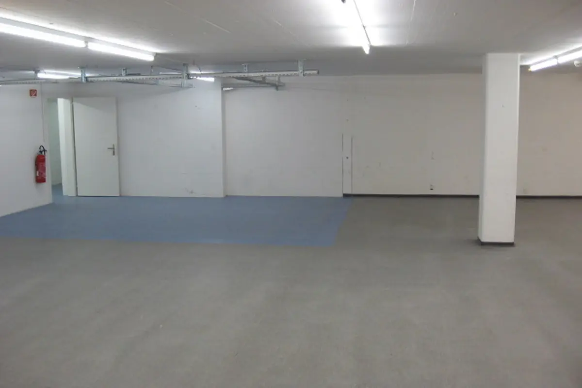 Garde-meuble Dépôt de 152 m2 à louer proche de la gare