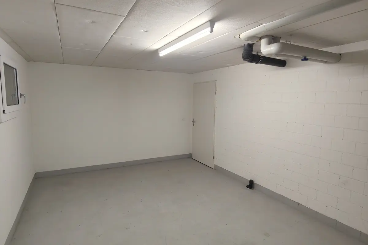 Garde-meuble 21m2 Lagerraum Bülach - Im Rietpark 17 (VERFÜGBAR AB MITTE OKTOBER)