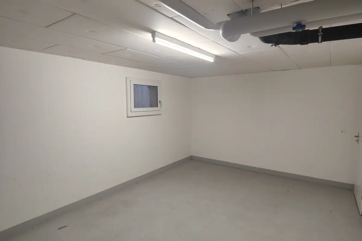 Garde-meuble 21m2 Lagerraum Bülach - Im Rietpark 17 (VERFÜGBAR AB MITTE OKTOBER)