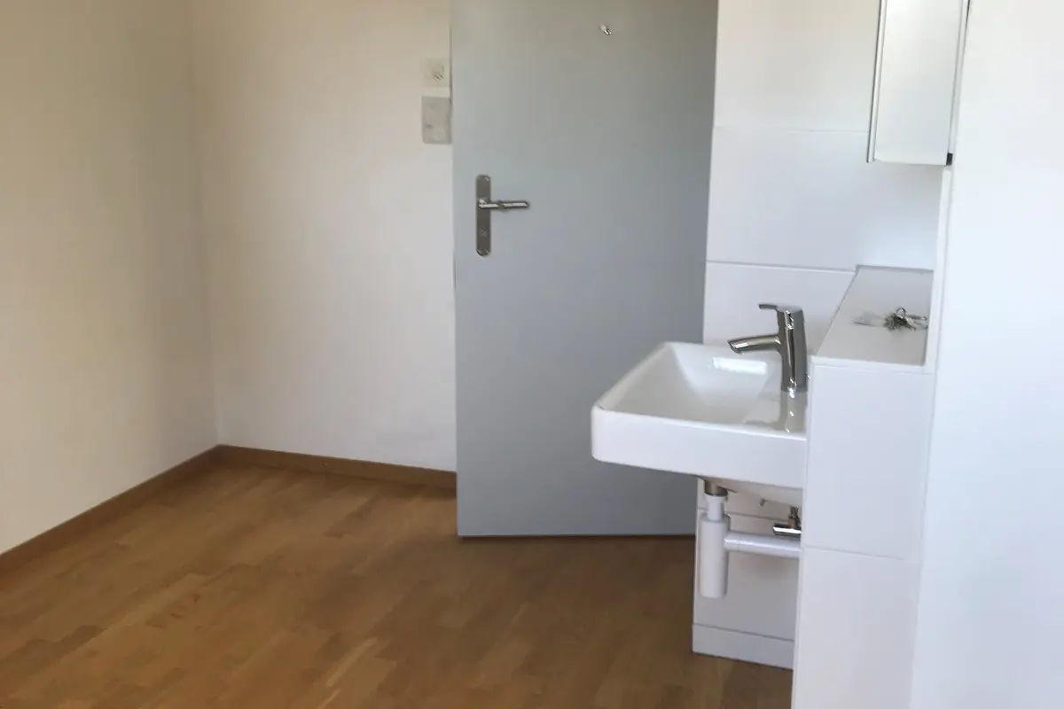 Garde-meuble Bastelraum mit Lavabo