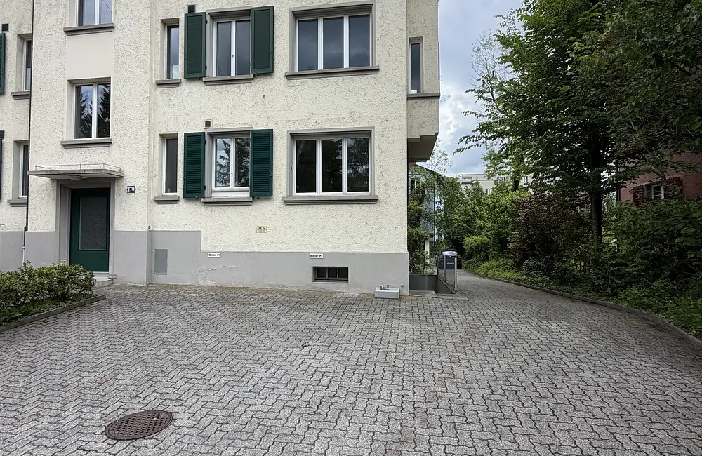 Storage room 29 m² Lagerraum an ruhiger Lage in Zürich-Wollishofen