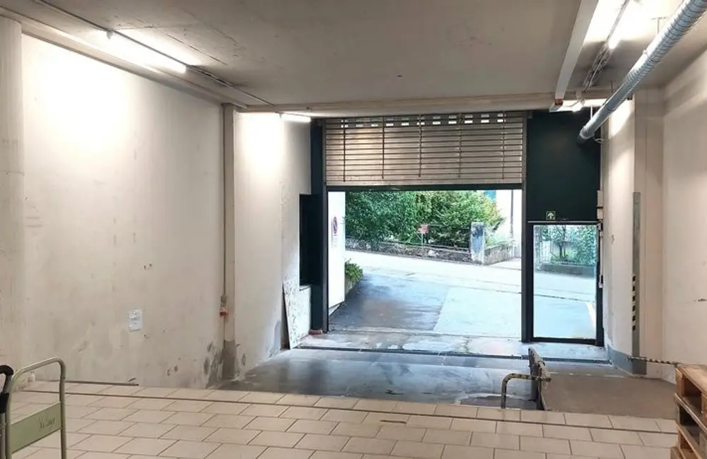 Storage room Lagerraum mit Zufahrtsrampe à 175m2