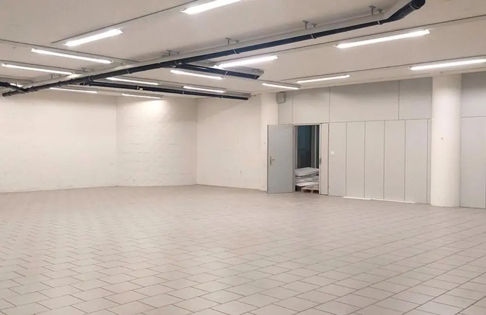Storage room Lagerraum mit Zufahrtsrampe à 175m2