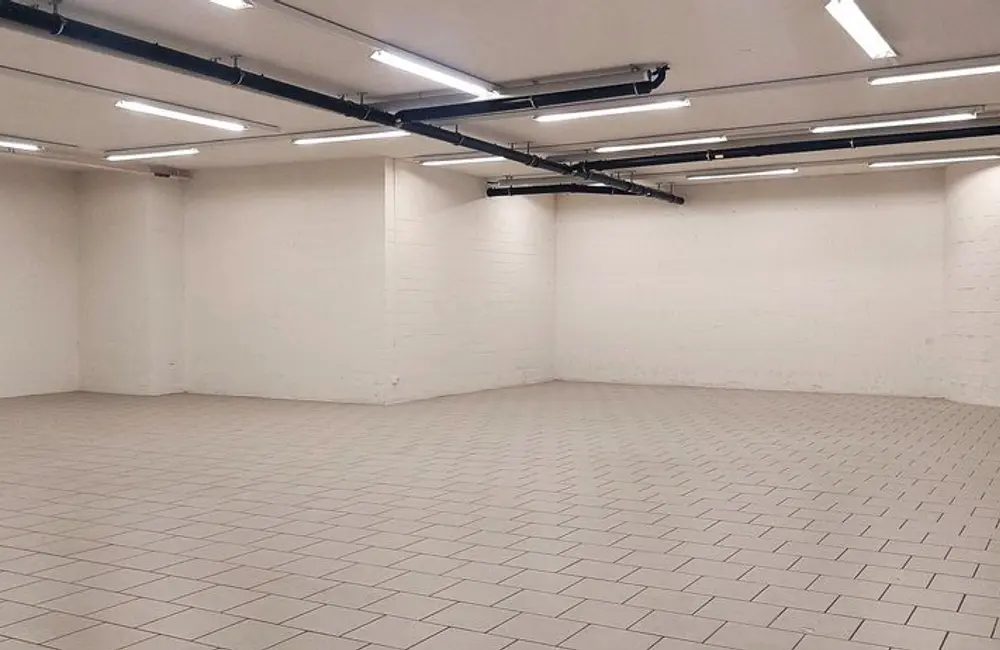 Storage room Lagerraum mit Zufahrtsrampe à 175m2