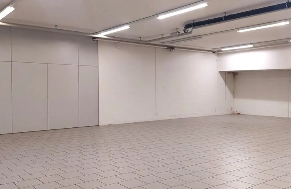 Storage room Lagerraum mit Zufahrtsrampe à 175m2