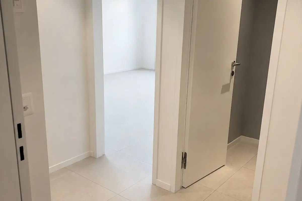 Garde-meuble Modernes Atelier / Büro an zentraler Lage