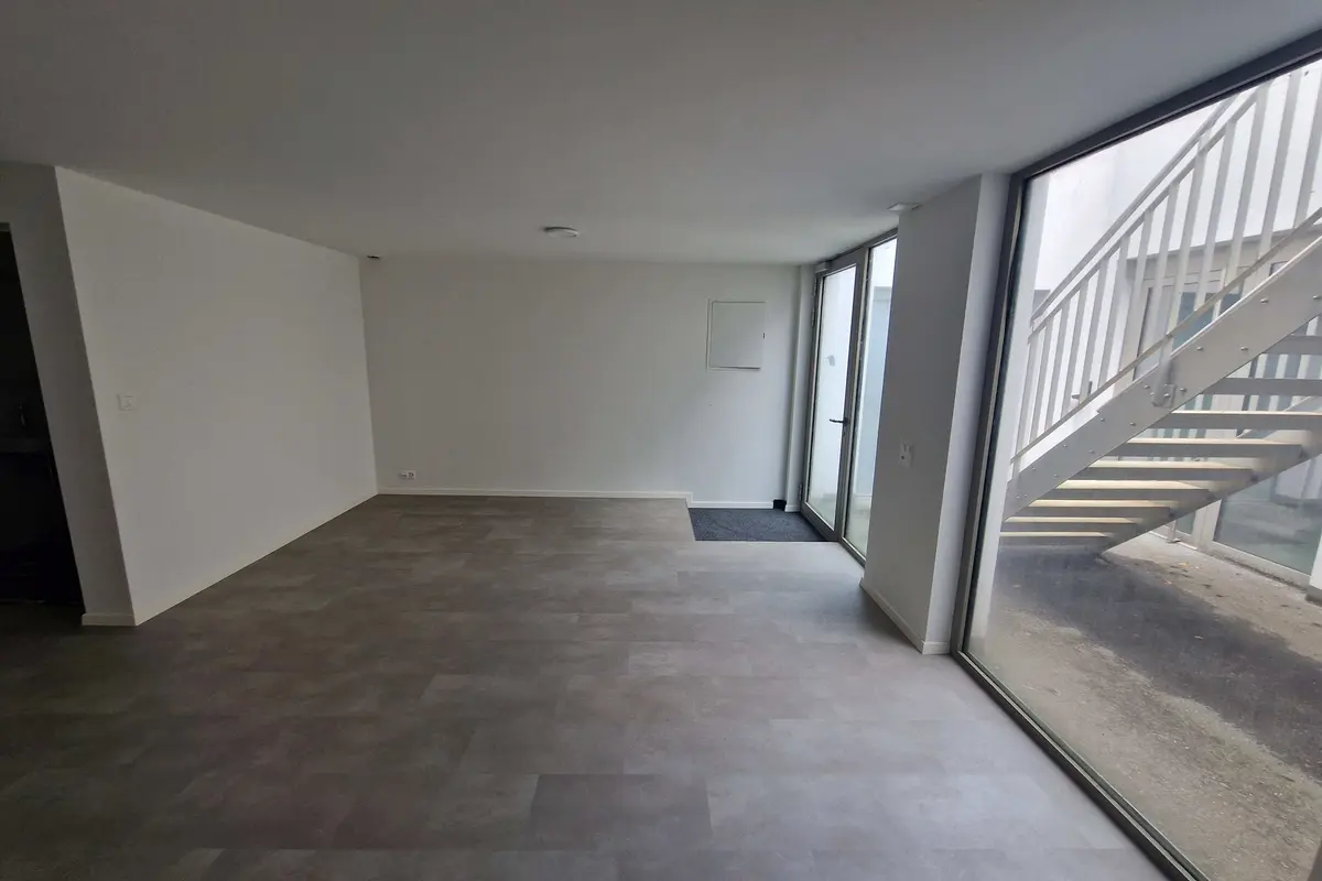 Storage room 85m2 Gewerbe- oder Hobbyraum in morderner Überbauung