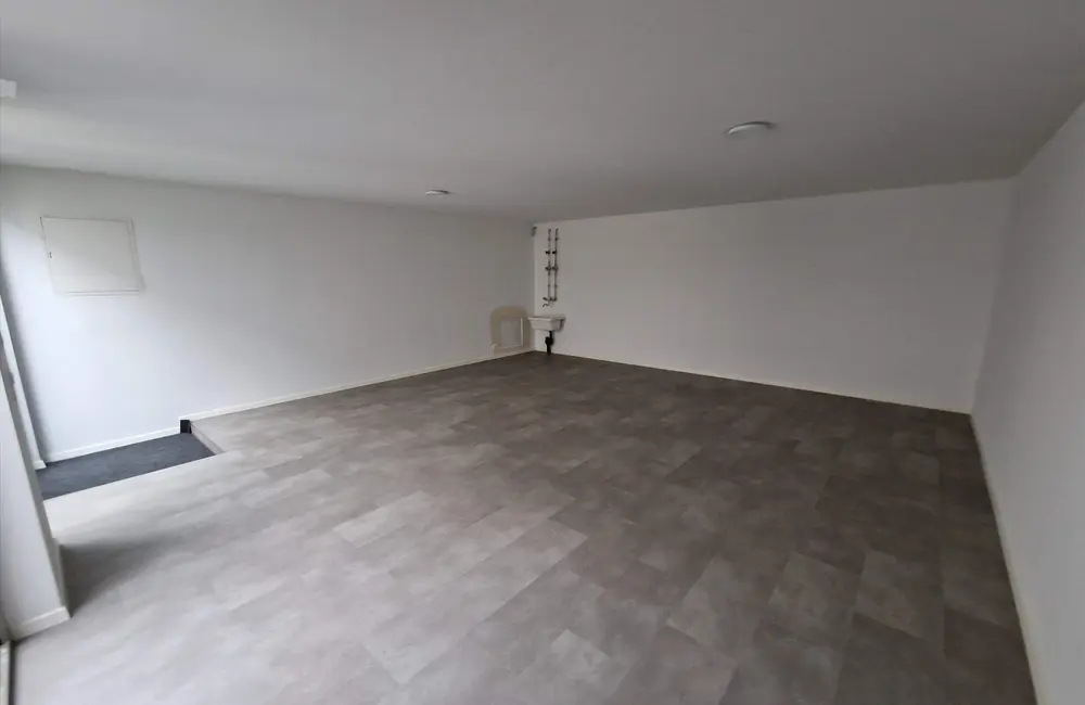 Storage room 85m2 Gewerbe- oder Hobbyraum in morderner Überbauung