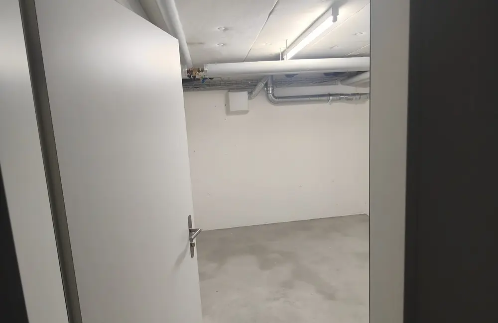 Storage room 9.5m2 Lagerraum Neuendorf - Dorfstrasse 37/37a