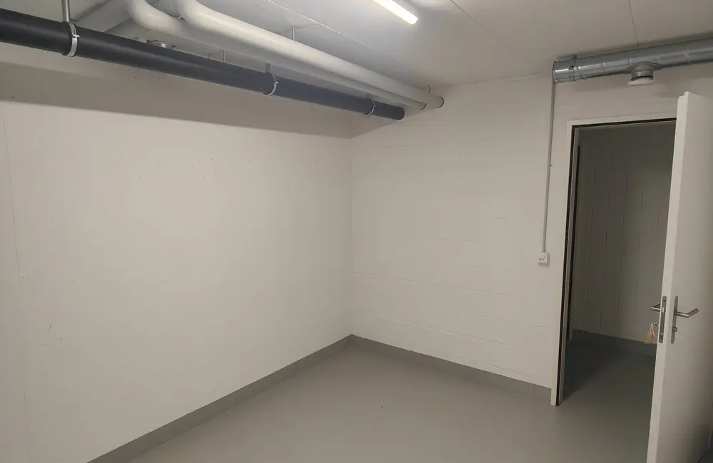 Storage room 11.83m2 Lagerraum Neuendorf - Dorfstrasse 37/37a