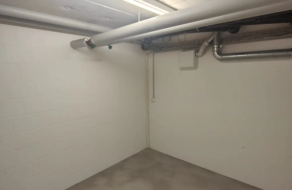 Storage room 9.5m2 Lagerraum Neuendorf - Dorfstrasse 37/37a