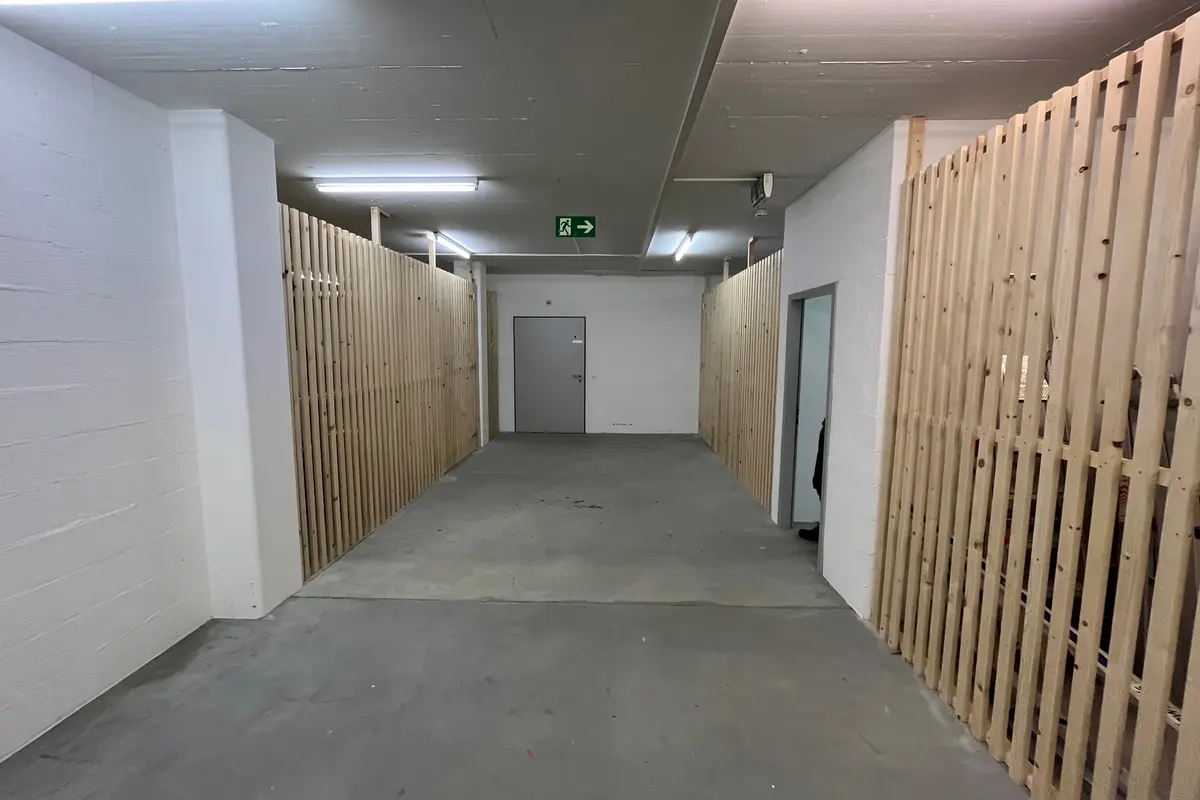 Garde-meuble Surface de dépôt en sous-Sol – Proche de la gare de Sion