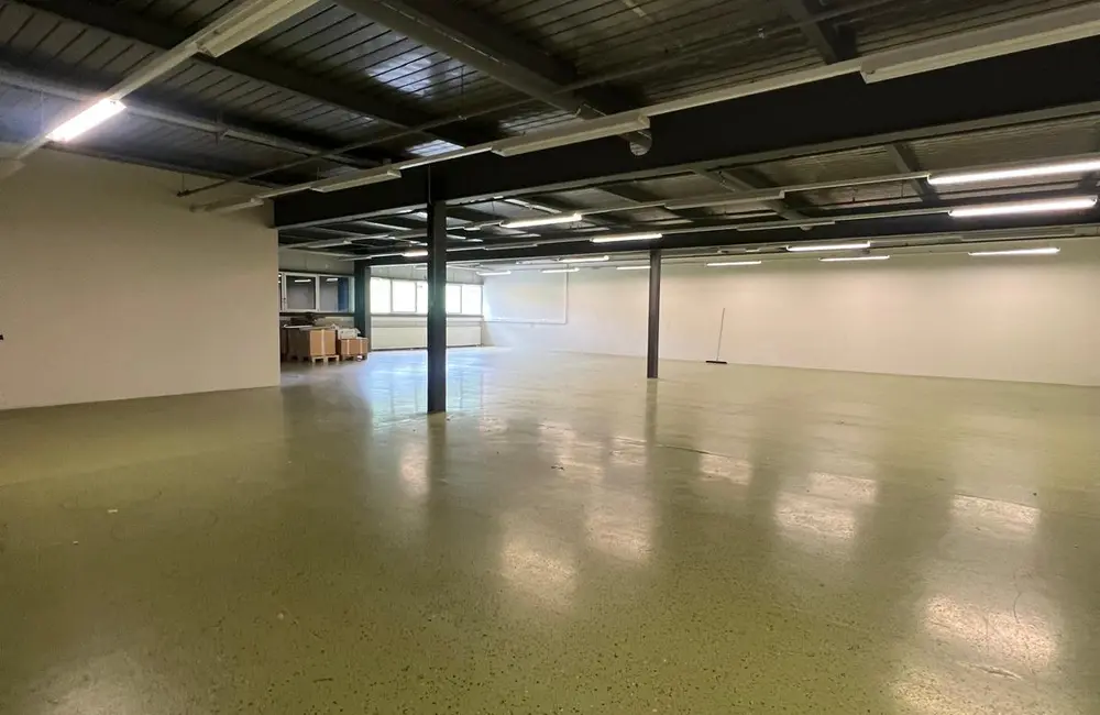 Garde-meuble Dépôt de 322 m² au 1er étage – proche autoroute