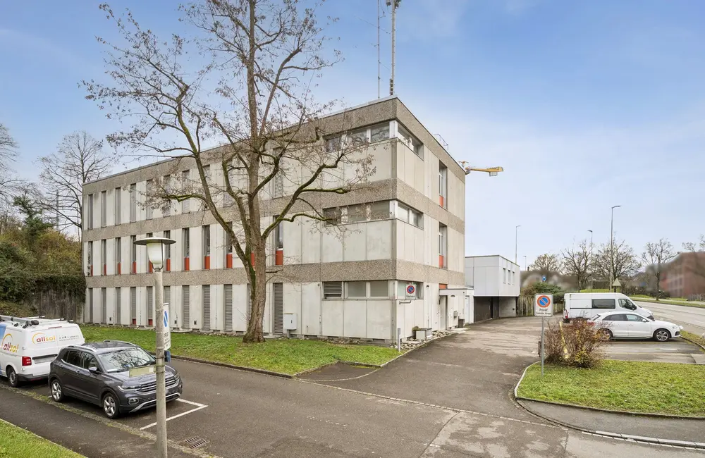 Storage room Mehr Platz für Ihr Business: 305 m² Lagerfläche mit Warenlift