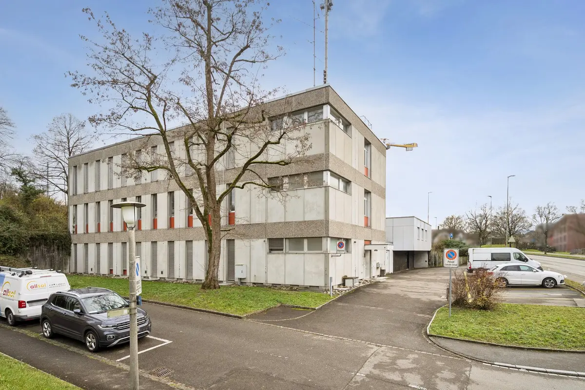Garde-meuble Mehr Platz für Ihr Business: 305 m² Lagerfläche mit Warenlift