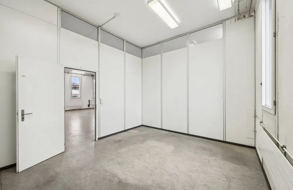 Storage room Mehr Platz für Ihr Business: 305 m² Lagerfläche mit Warenlift
