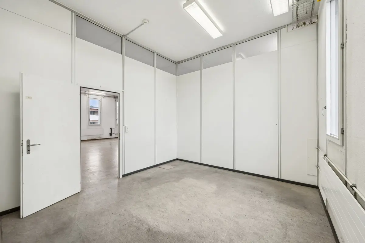 Garde-meuble Mehr Platz für Ihr Business: 305 m² Lagerfläche mit Warenlift