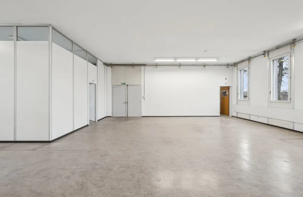 Storage room Mehr Platz für Ihr Business: 305 m² Lagerfläche mit Warenlift