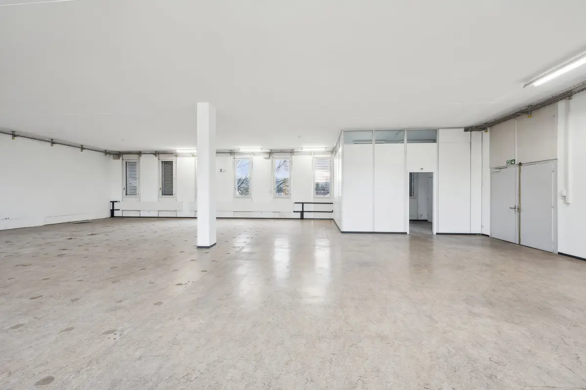 Garde-meuble Mehr Platz für Ihr Business: 305 m² Lagerfläche mit Warenlift