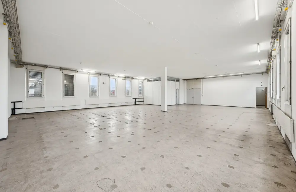Storage room Mehr Platz für Ihr Business: 305 m² Lagerfläche mit Warenlift
