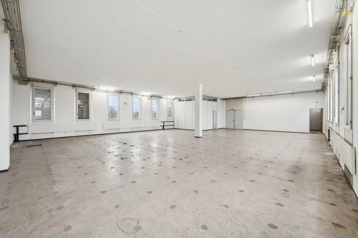Garde-meuble Mehr Platz für Ihr Business: 305 m² Lagerfläche mit Warenlift