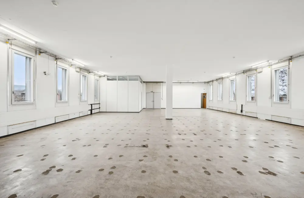 Storage room Mehr Platz für Ihr Business: 305 m² Lagerfläche mit Warenlift