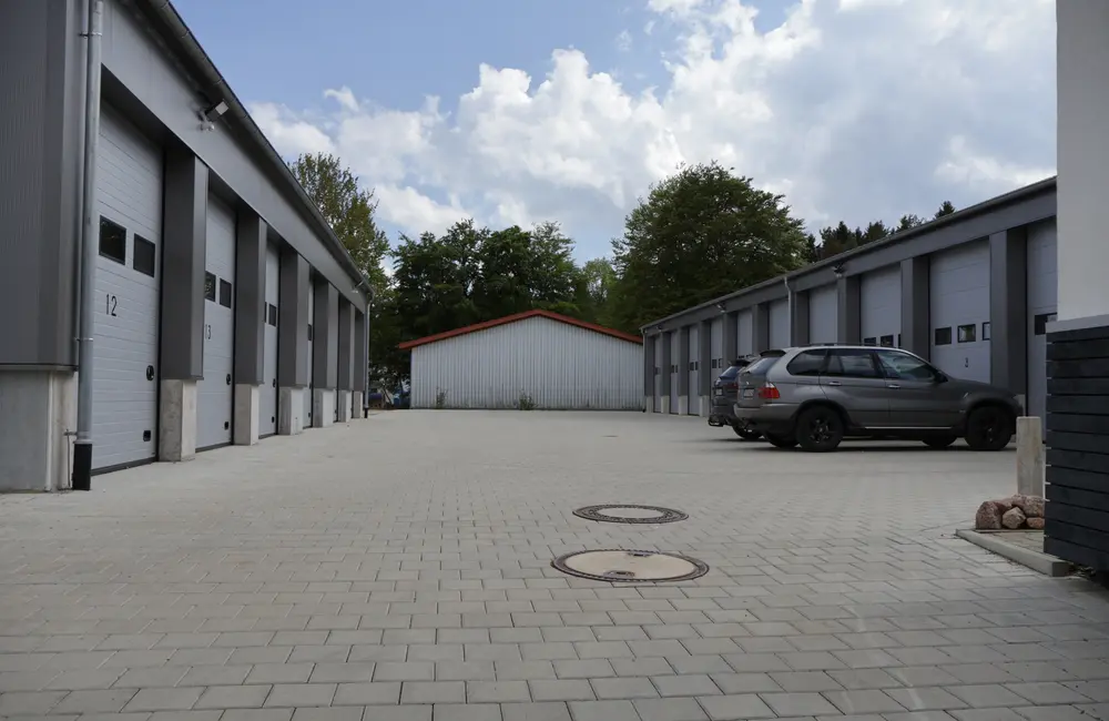 Lagerraum mieten Garage, Lager, High Cube Seecontainer, Carport – eingezäunt & kameraüberwacht, inkl. Sanitär - Dreher Garagen- und Gewerbepark Königsheim bei Tuttlingen