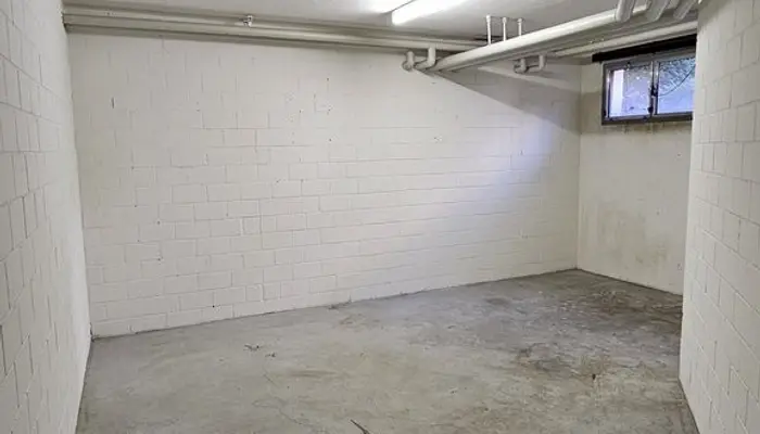 Storage room Storage room Kloten: Storage room Neunbrunnenstrasse 188, 8046 Zürich
