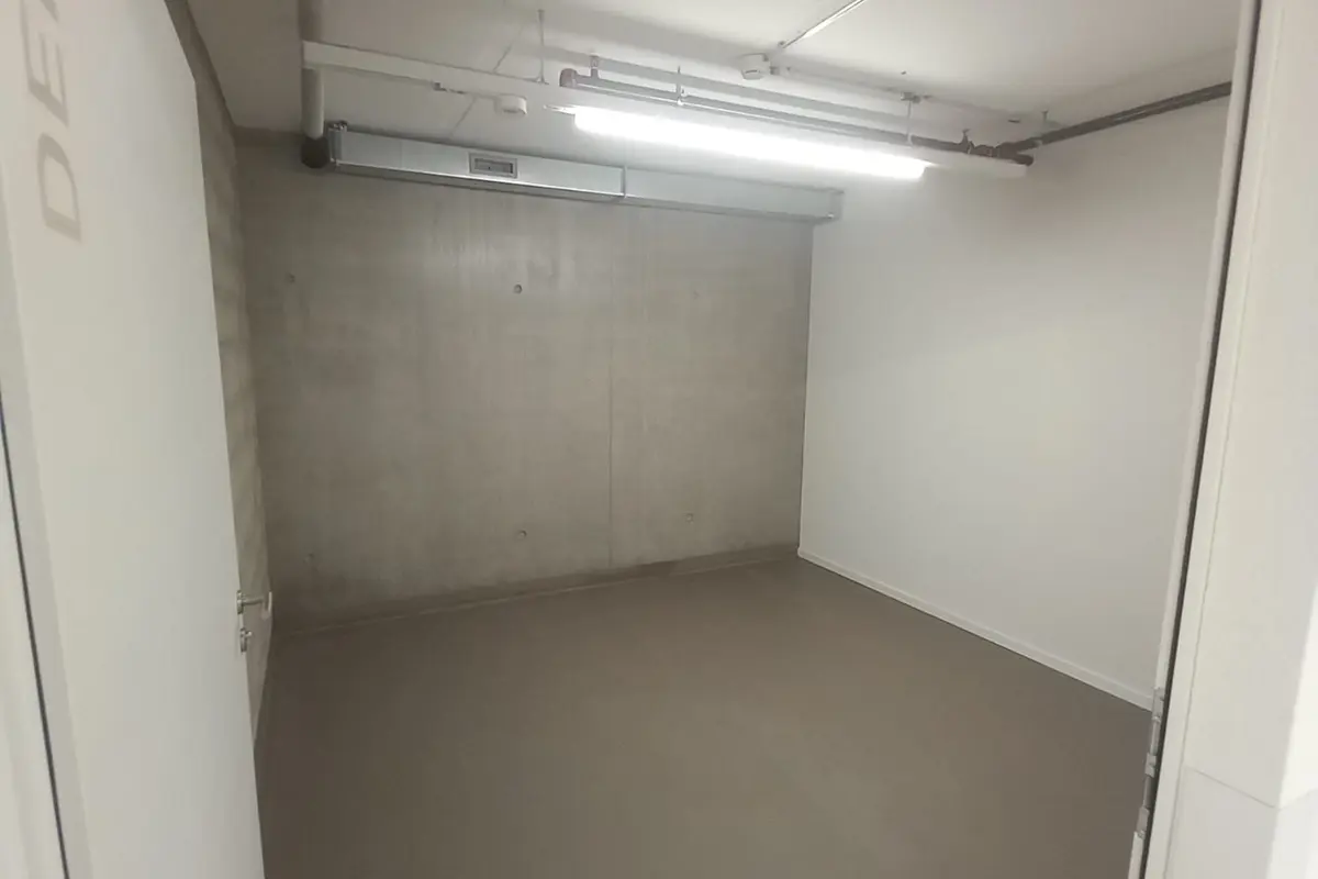 Storage room Dépôts de 12.9 à 207 m² - Quartier de Pont-Rouge.