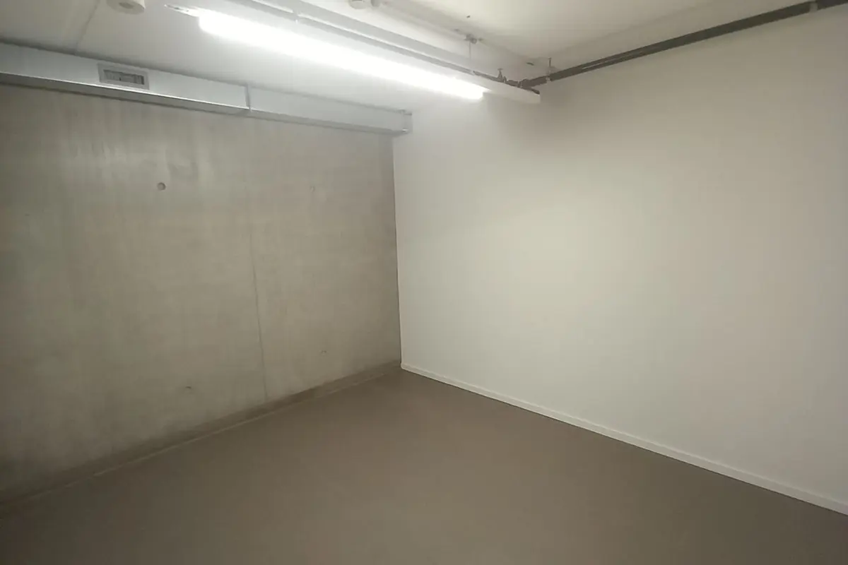 Storage room Dépôts de 12.9 à 207 m² - Quartier de Pont-Rouge.