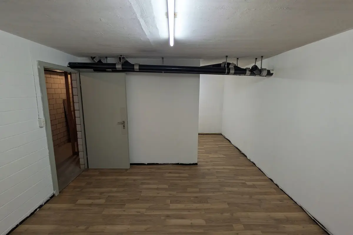 Storage room 30m2 Lagerraum Greifensee - Sandbüelstrasse 46
